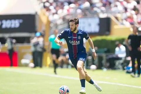 كفاراتسخيليا يعود لقائمة باريس سان جيرمان قبل مواجهة أتالانتا في دوري الأبطال